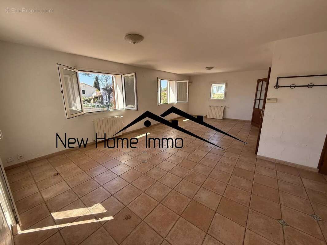 Maison à SAINT-CYR-SUR-MER