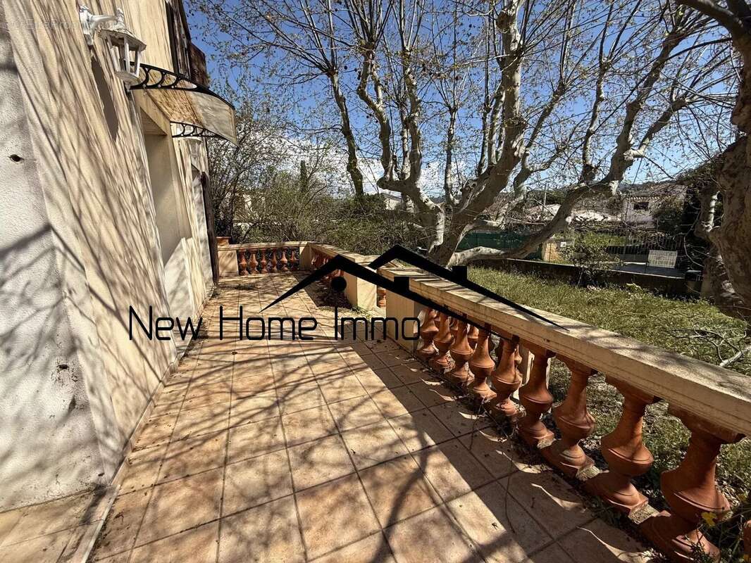 Maison à SAINT-CYR-SUR-MER