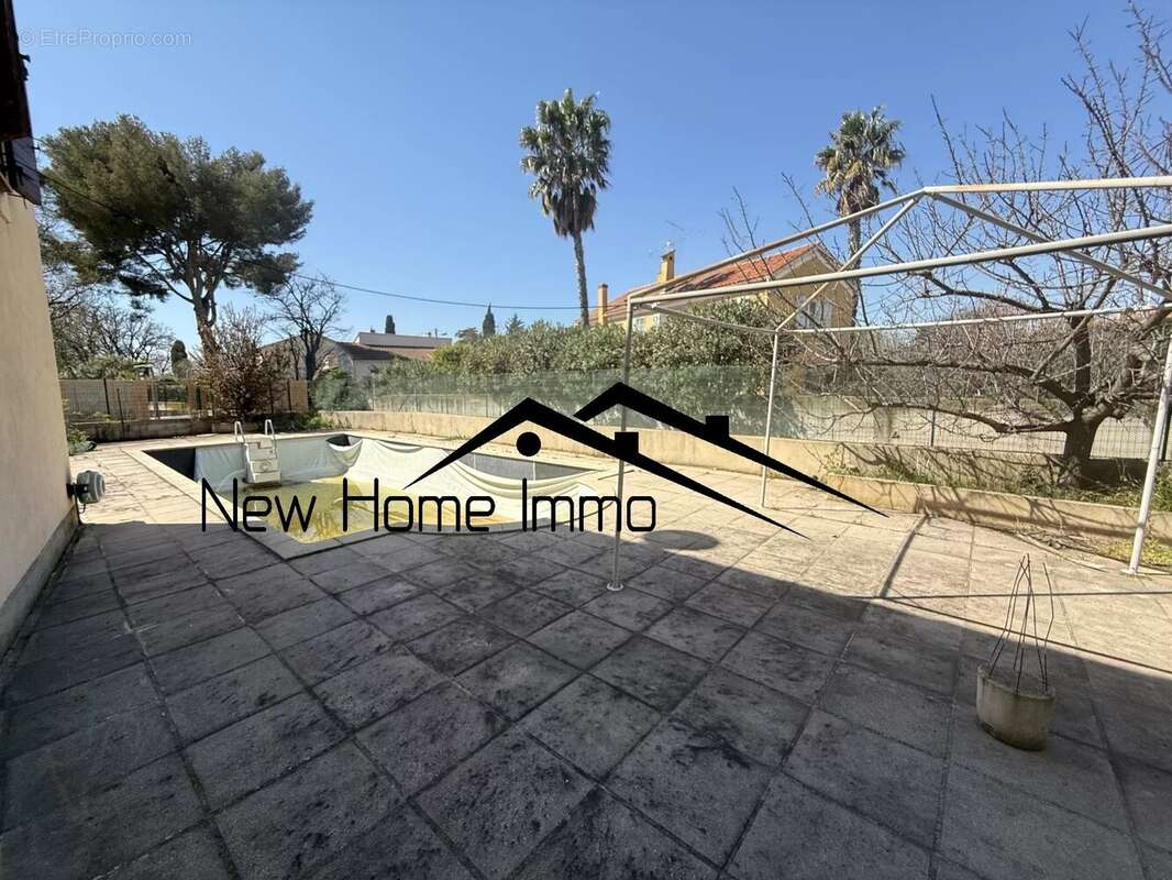 Maison à SAINT-CYR-SUR-MER