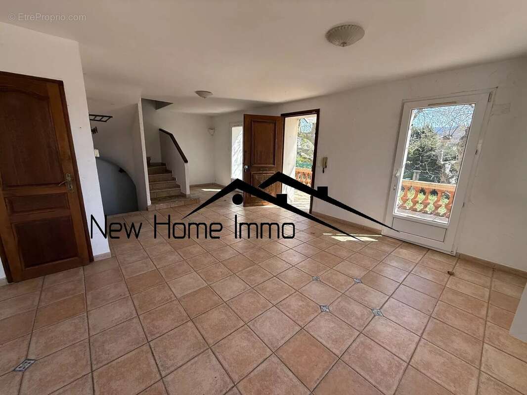 Maison à SAINT-CYR-SUR-MER