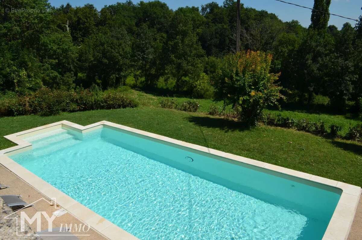 Maison à LES LEVES-ET-THOUMEYRAGUES