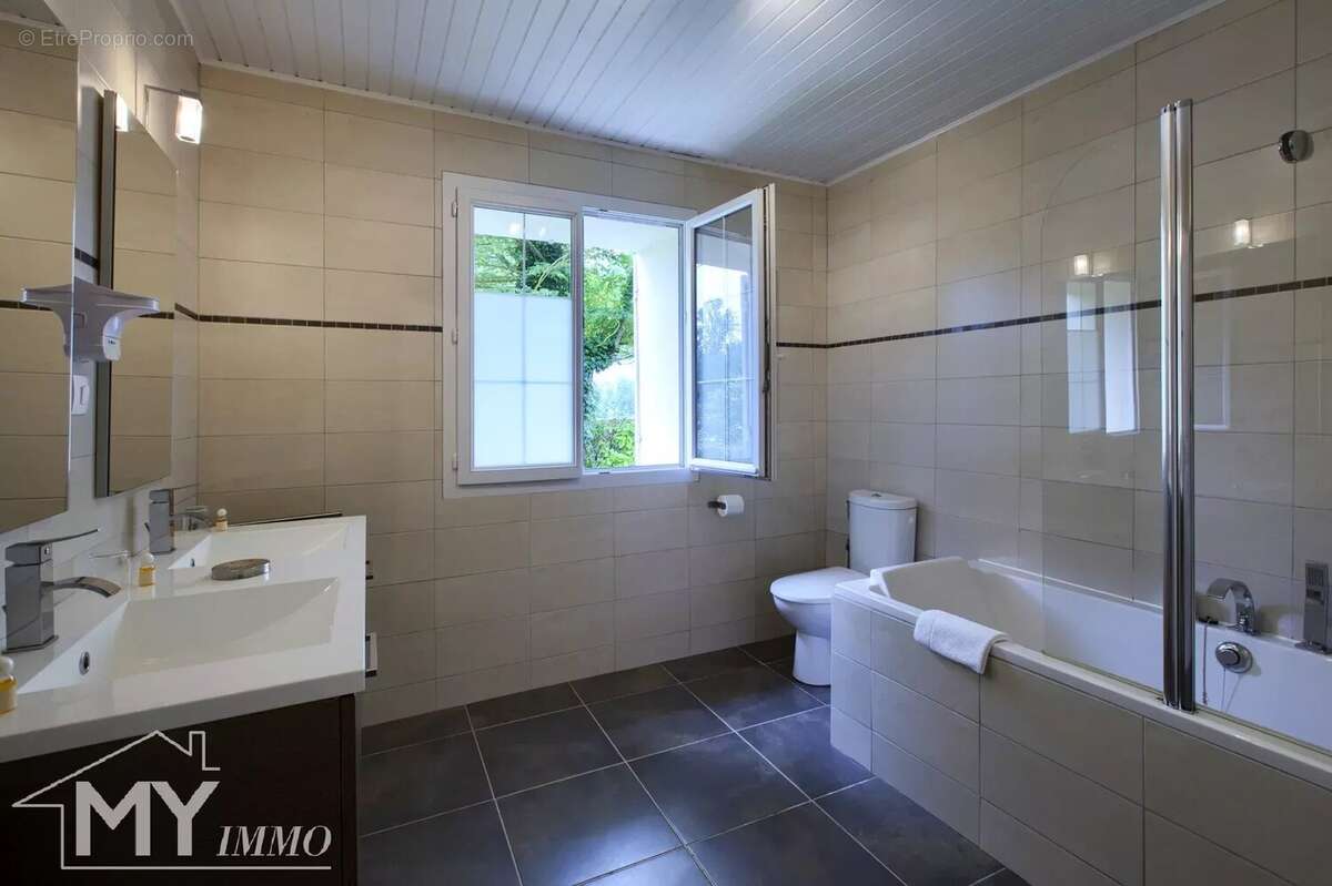 Maison à LES LEVES-ET-THOUMEYRAGUES