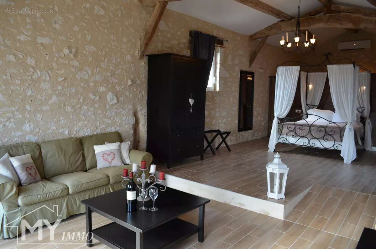 Maison à LES LEVES-ET-THOUMEYRAGUES