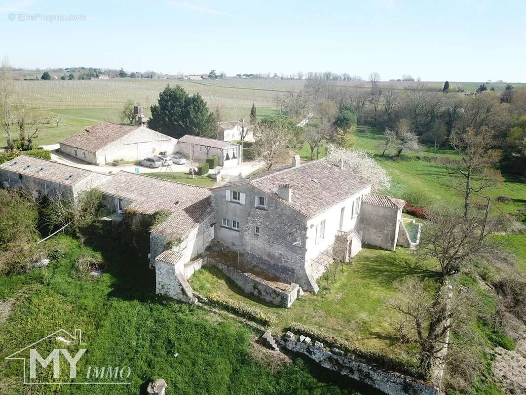 Maison à LES LEVES-ET-THOUMEYRAGUES