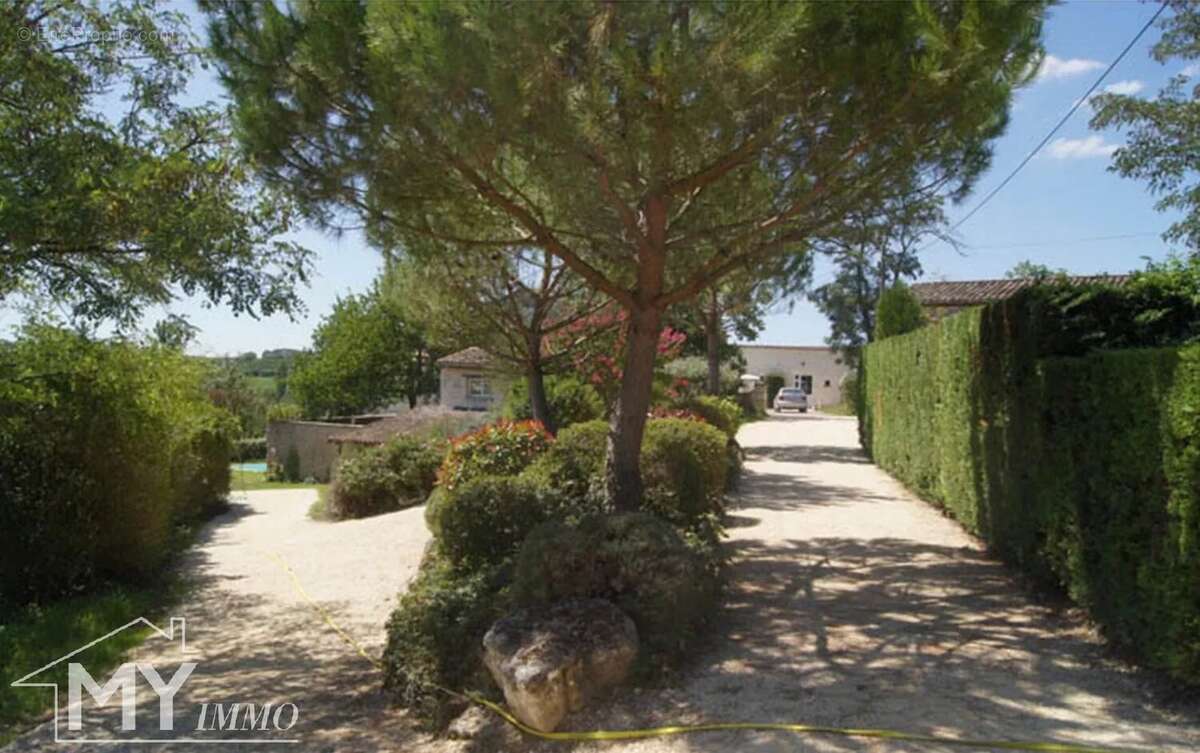 Maison à LES LEVES-ET-THOUMEYRAGUES