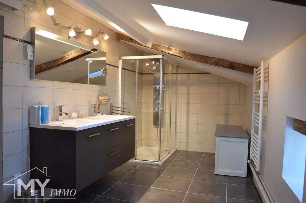 Maison à LES LEVES-ET-THOUMEYRAGUES