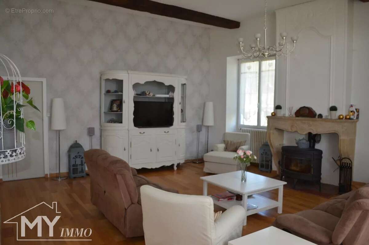 Maison à LES LEVES-ET-THOUMEYRAGUES