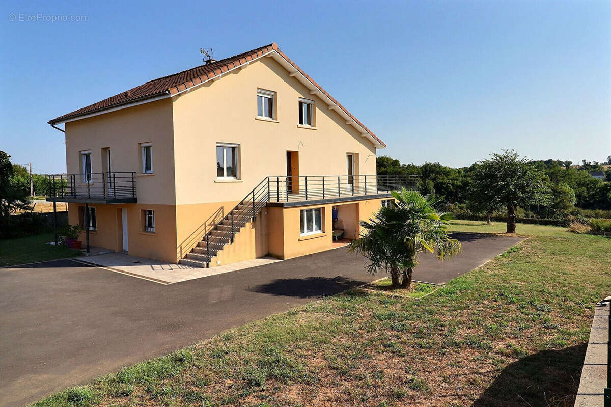 Maison à BAGNAC-SUR-CELE