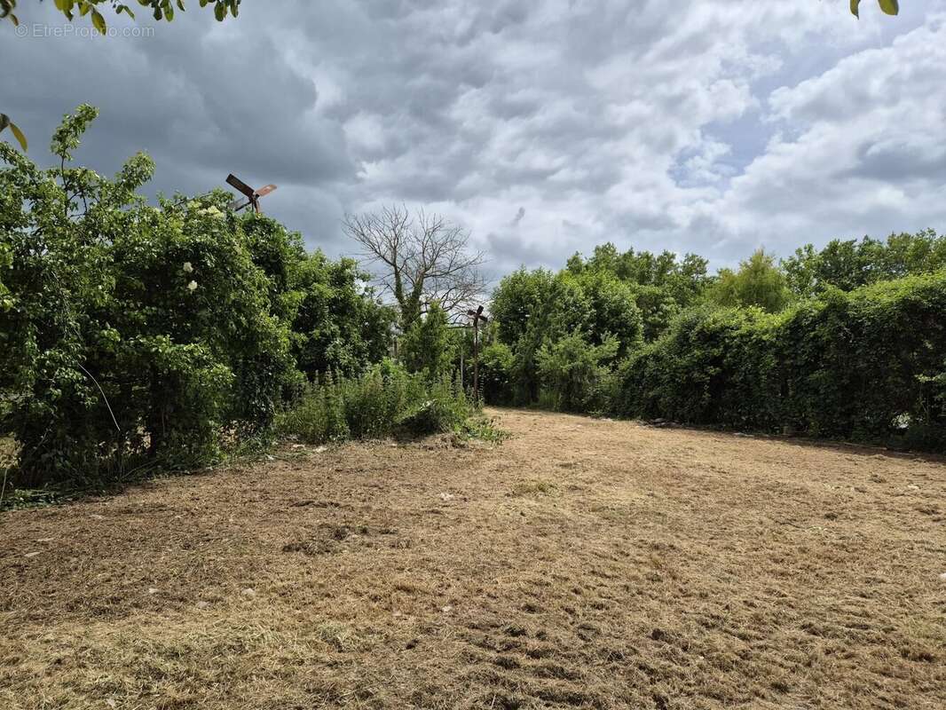 Terrain à CORBEILLES