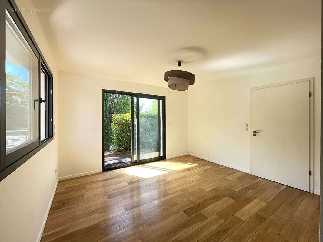 Maison à VERRIERES-LE-BUISSON