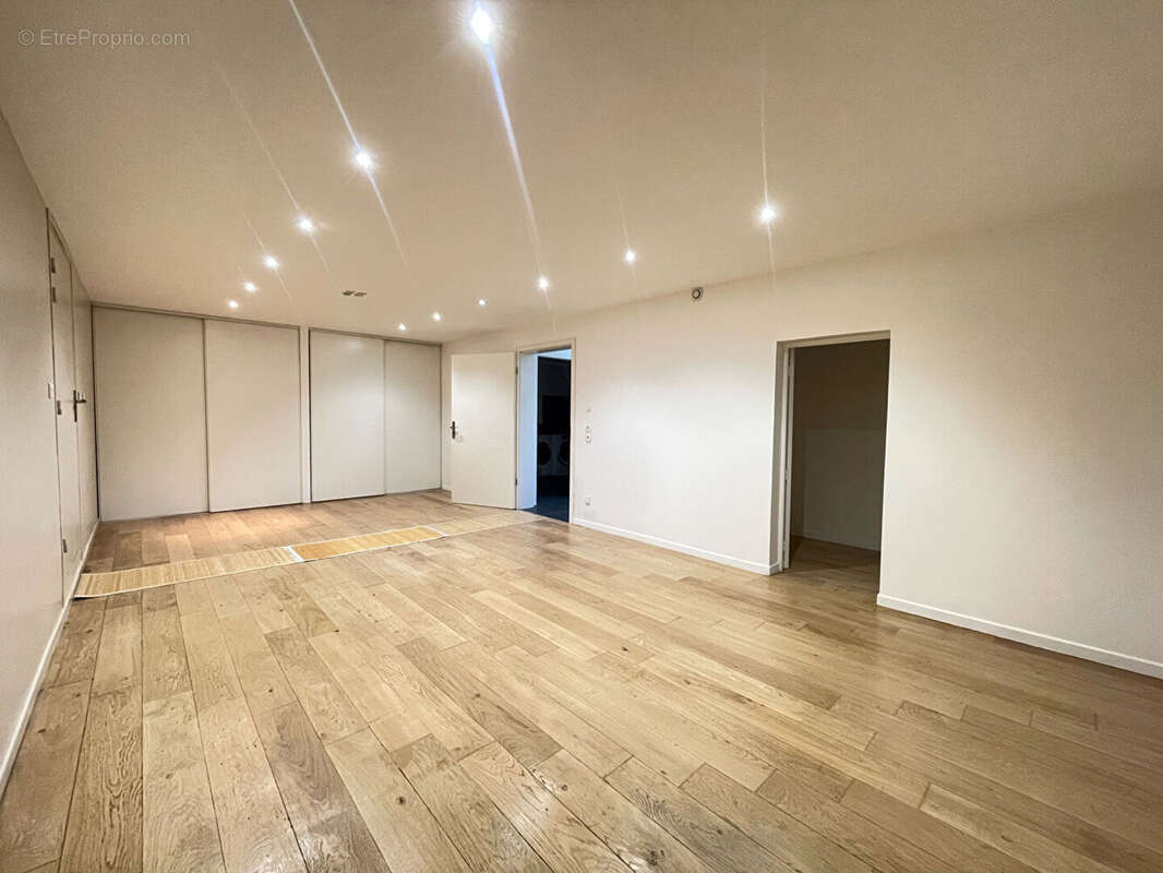 Maison à VERRIERES-LE-BUISSON