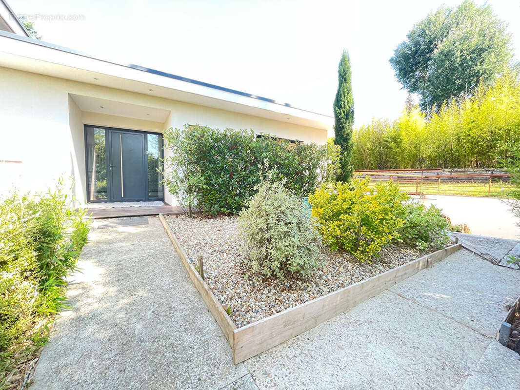 Maison à VERRIERES-LE-BUISSON