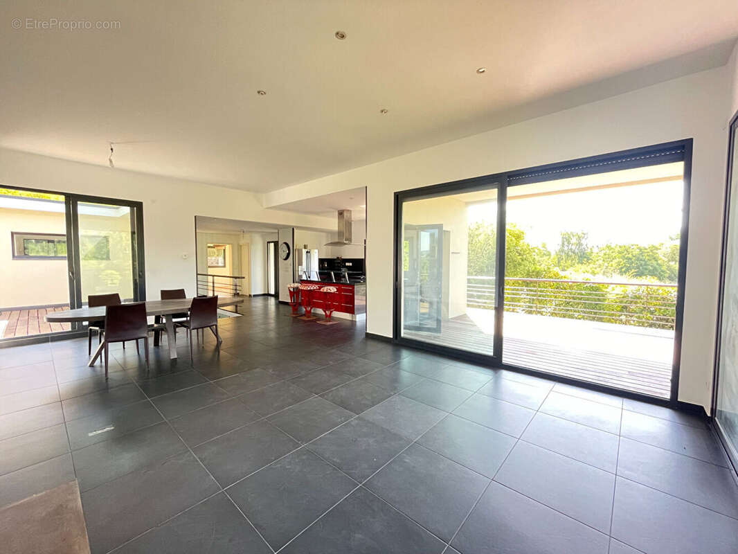 Maison à VERRIERES-LE-BUISSON