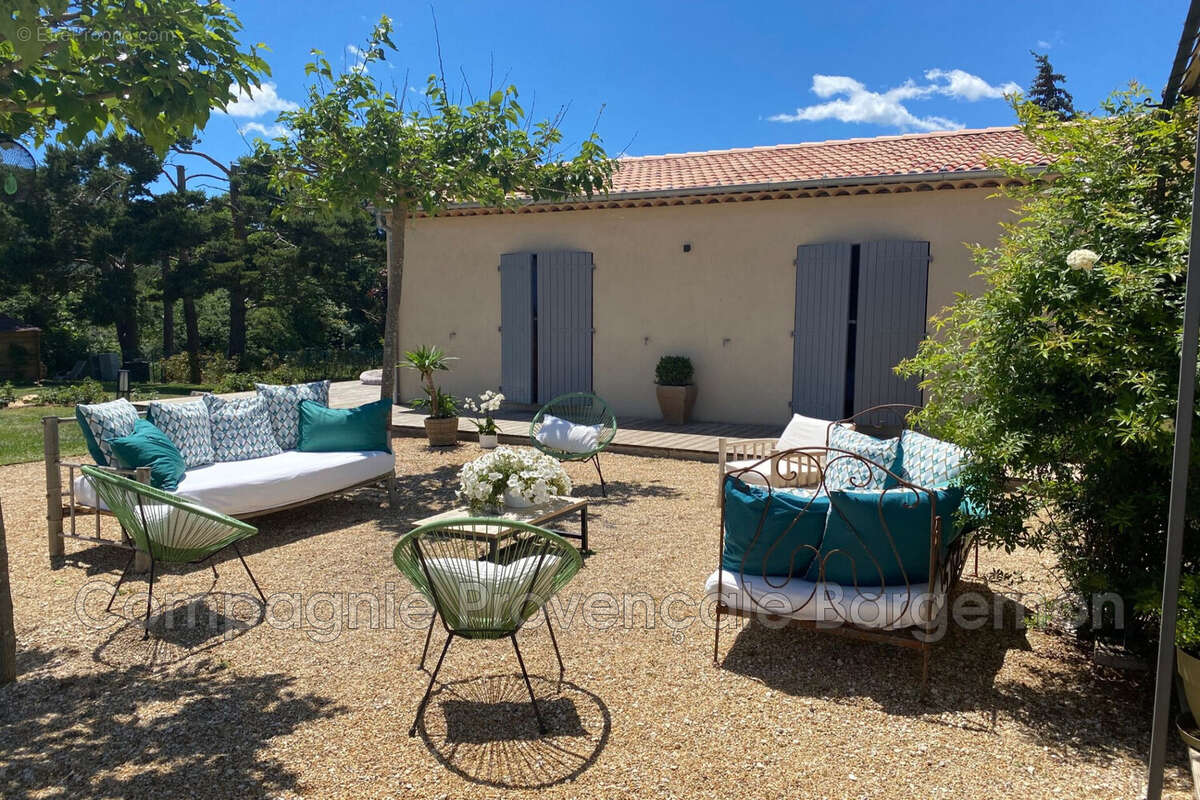 Maison à LA ROQUE-ESCLAPON