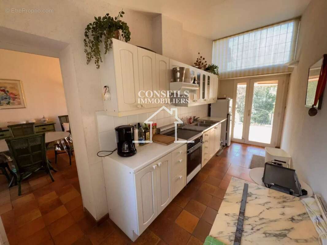 Maison à VILLENEUVE-SUR-YONNE