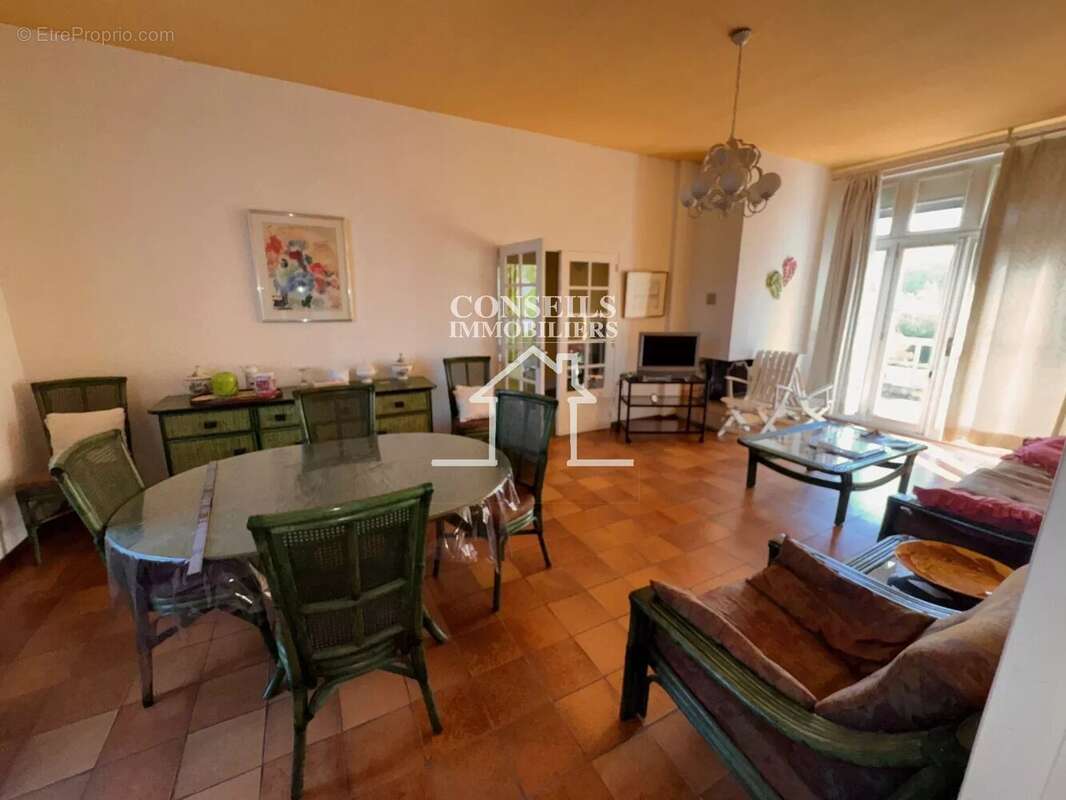 Maison à VILLENEUVE-SUR-YONNE