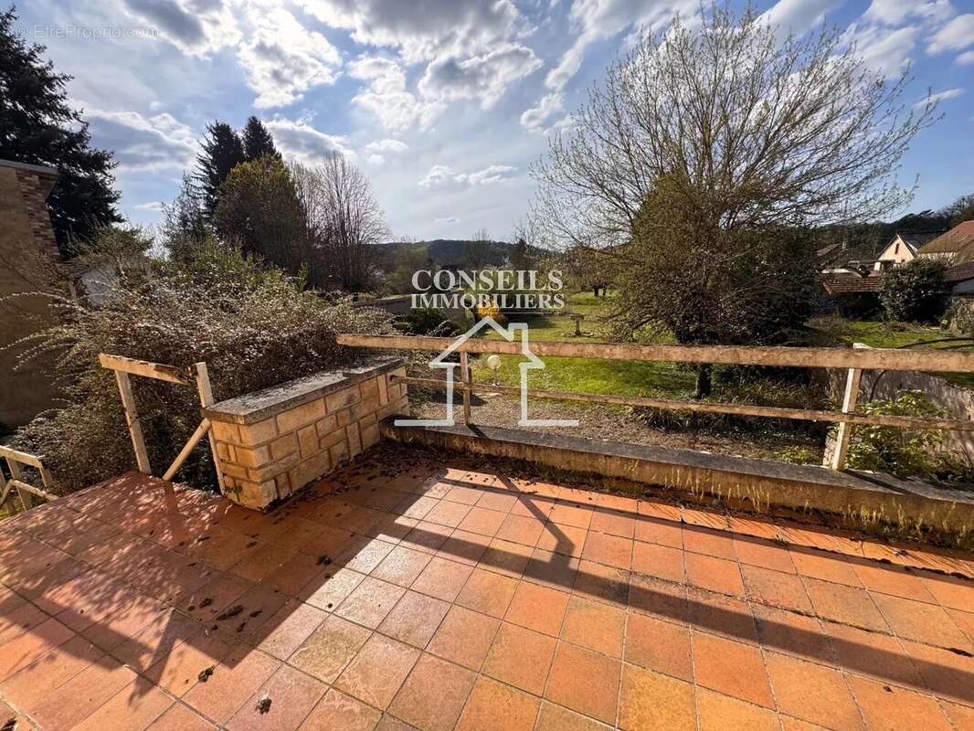 Maison à VILLENEUVE-SUR-YONNE