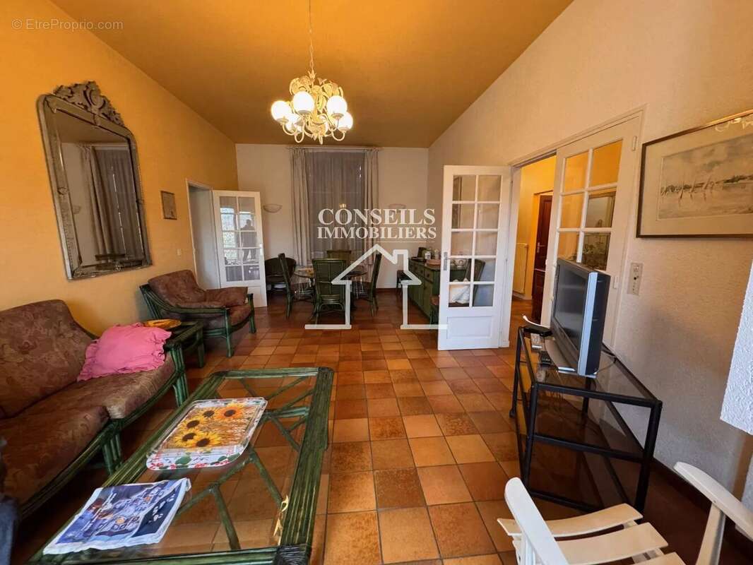 Maison à VILLENEUVE-SUR-YONNE