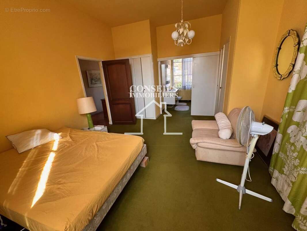 Maison à VILLENEUVE-SUR-YONNE