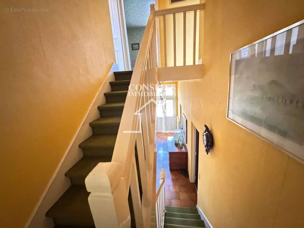 Maison à VILLENEUVE-SUR-YONNE