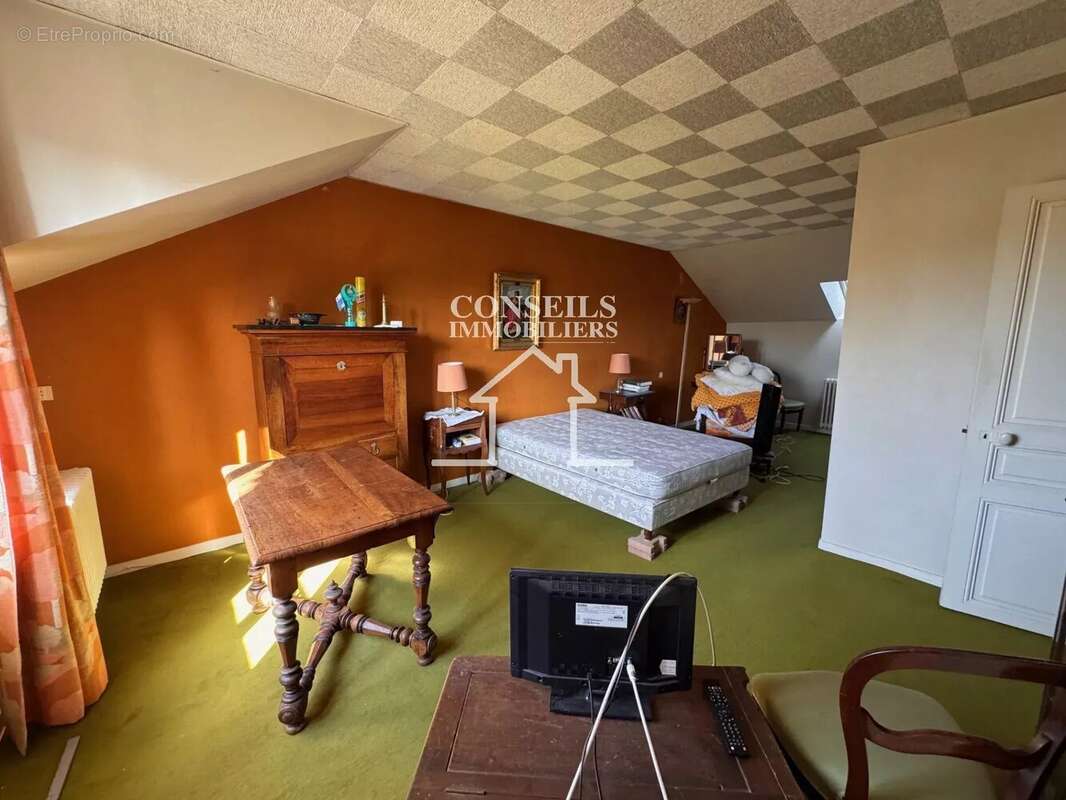 Maison à VILLENEUVE-SUR-YONNE