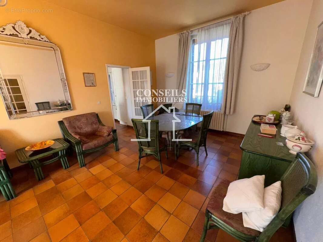 Maison à VILLENEUVE-SUR-YONNE