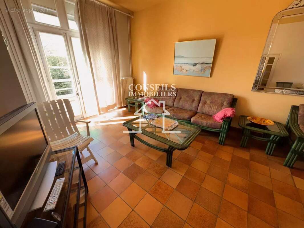 Maison à VILLENEUVE-SUR-YONNE