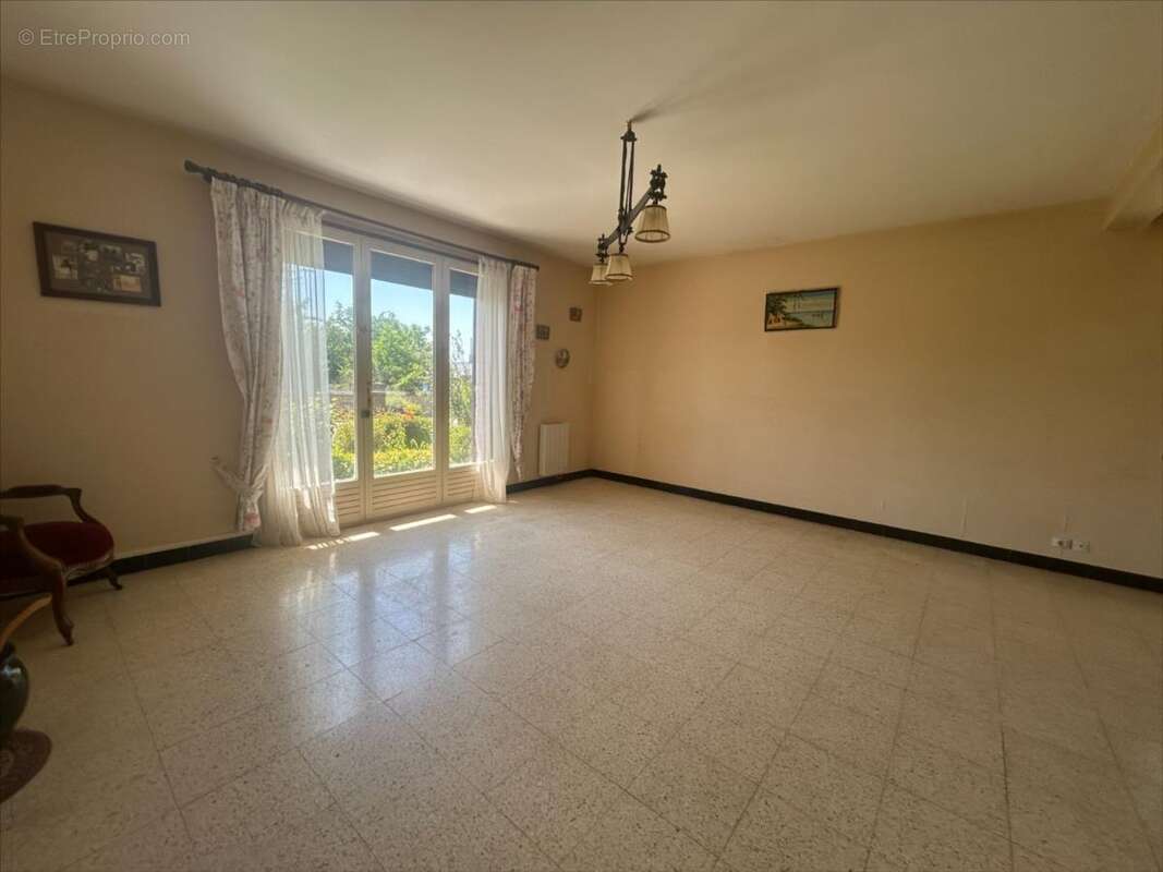 Maison à LA NEUVILLE-CHANT-D&amp;#039;OISEL