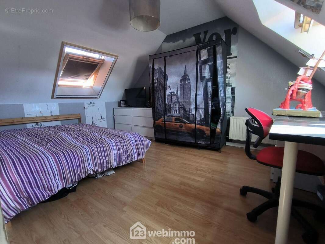 Au second étage une troisième chambre de 9 m² - Maison à COURCELLES-SUR-VESLES