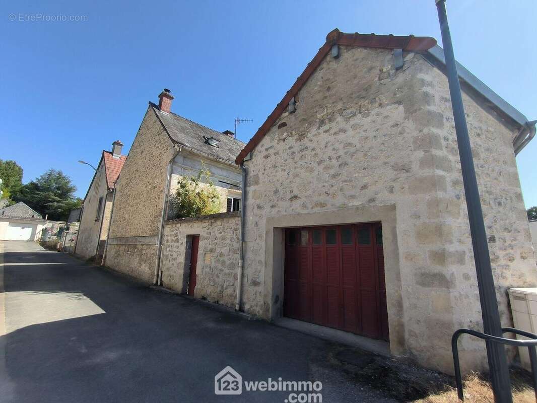 Charmante maison en pierre rénovée en cours fermée avec appartement indépendant et jardin potager - Maison à COURCELLES-SUR-VESLES