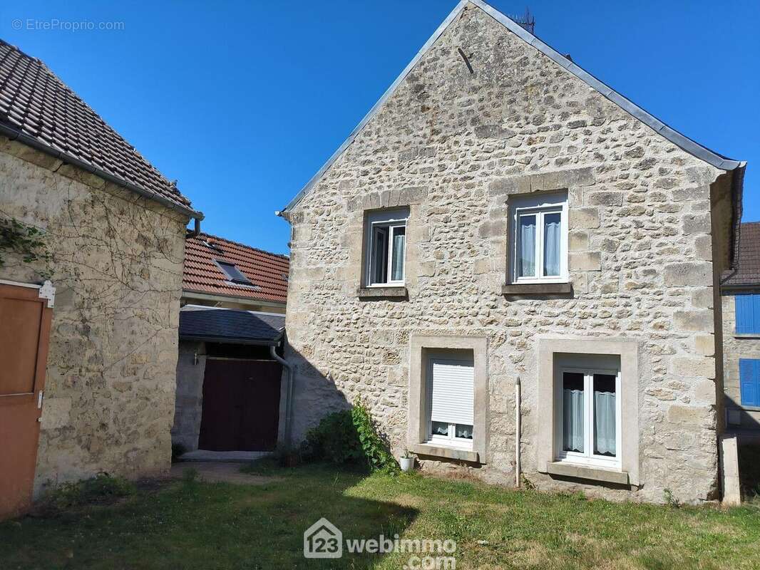 La maison principale d&#039;une surface habitable de 80 m² - Maison à COURCELLES-SUR-VESLES