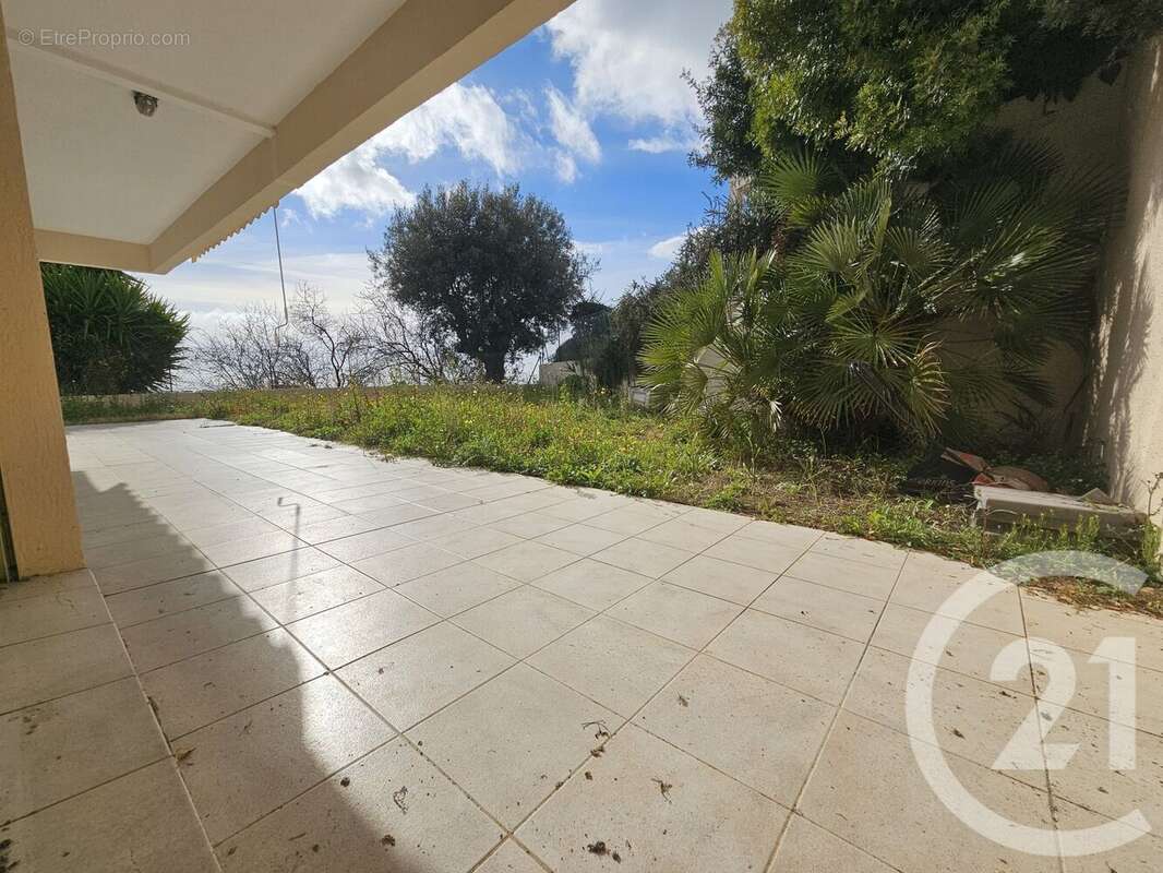 Appartement à SAINT-LAURENT-DU-VAR