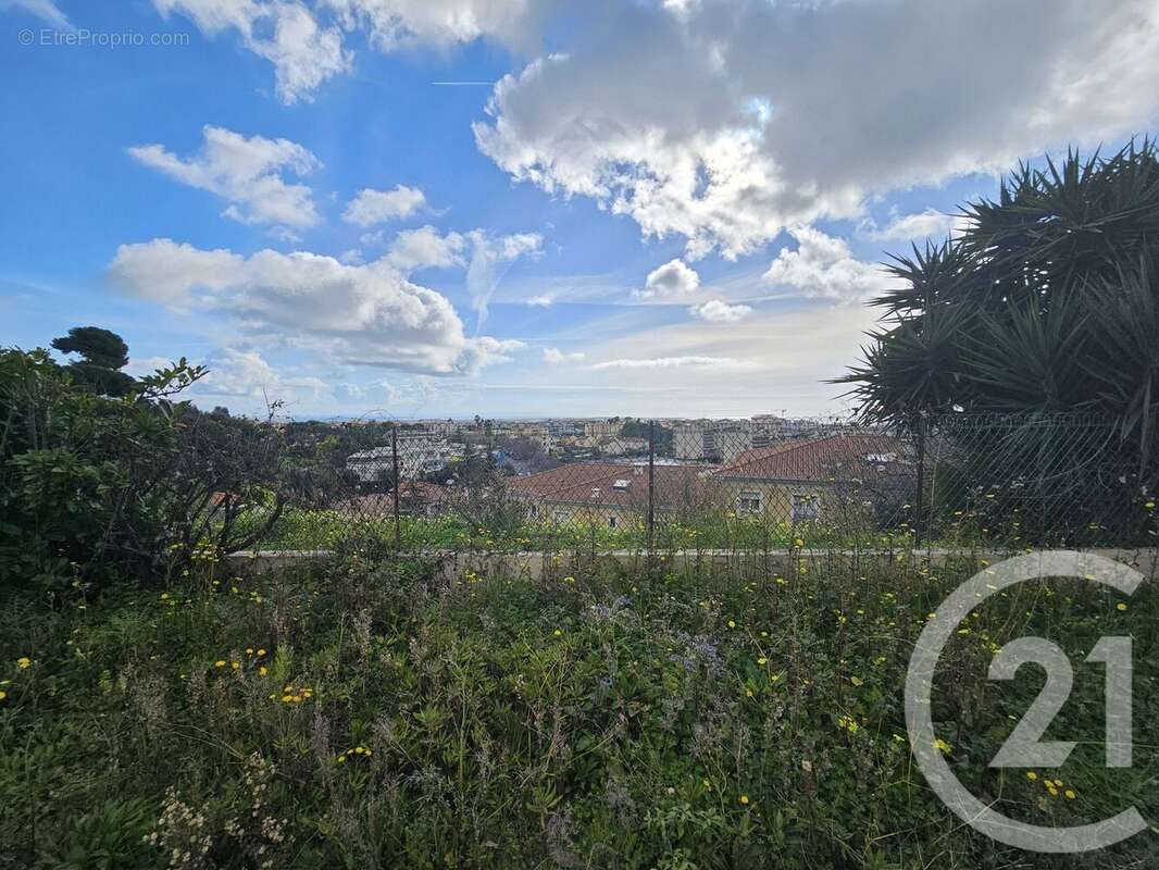 Appartement à SAINT-LAURENT-DU-VAR