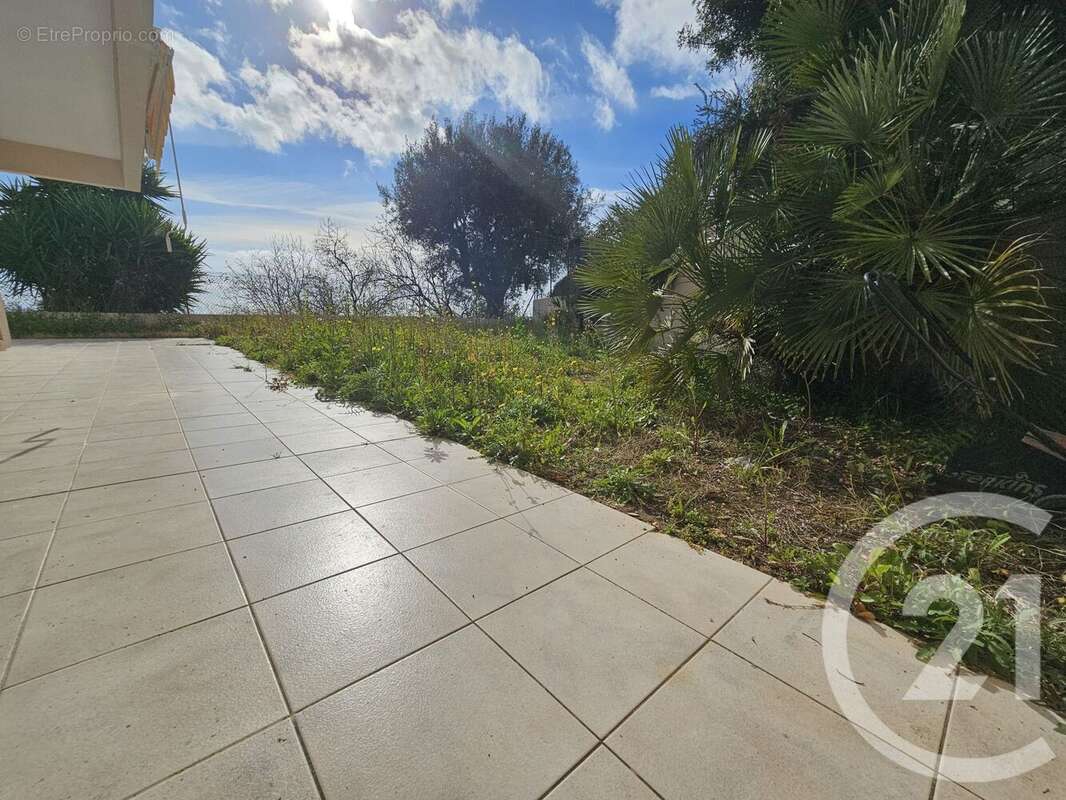 Appartement à SAINT-LAURENT-DU-VAR