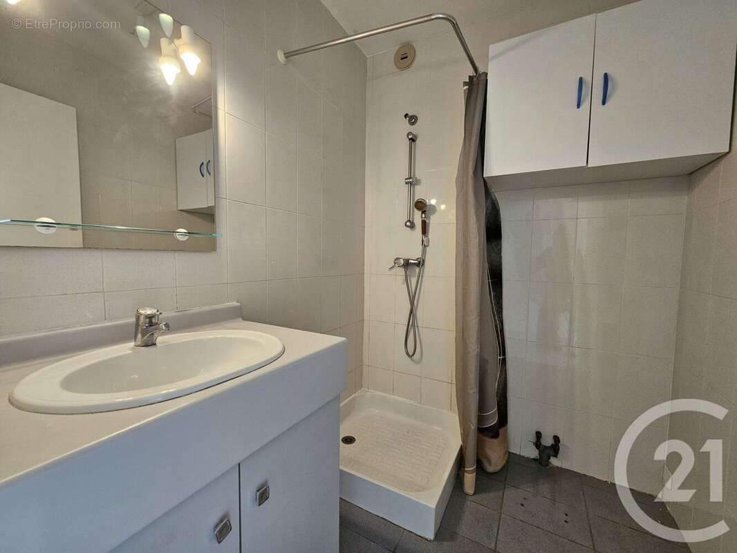 Appartement à SAINT-LAURENT-DU-VAR