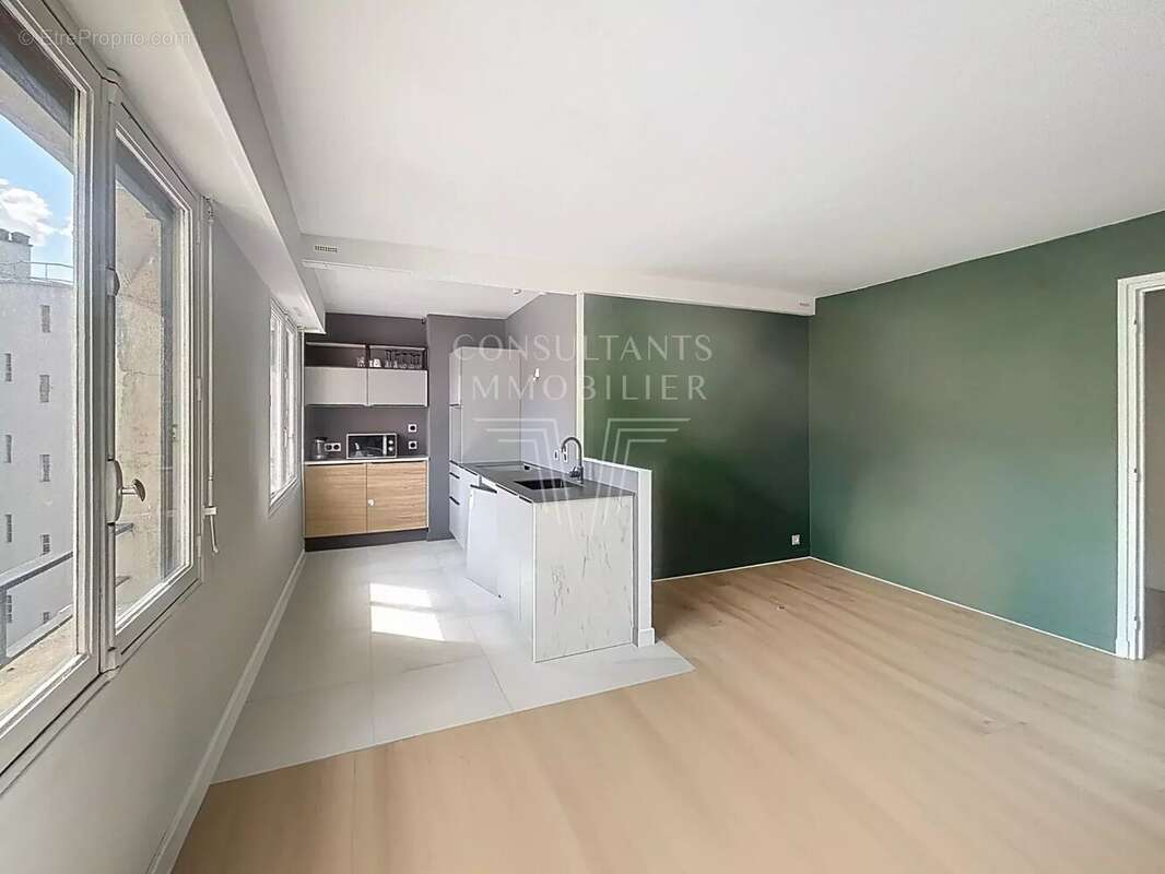 Appartement à NEUILLY-SUR-SEINE