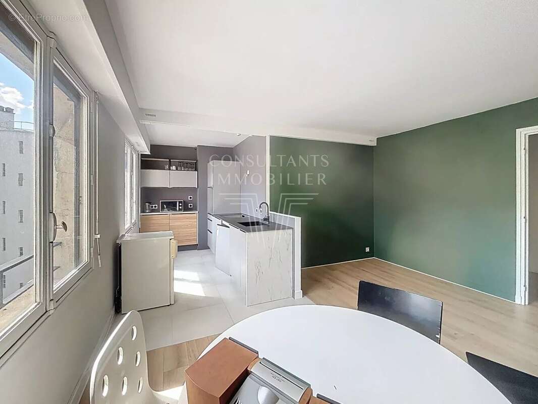 Appartement à NEUILLY-SUR-SEINE