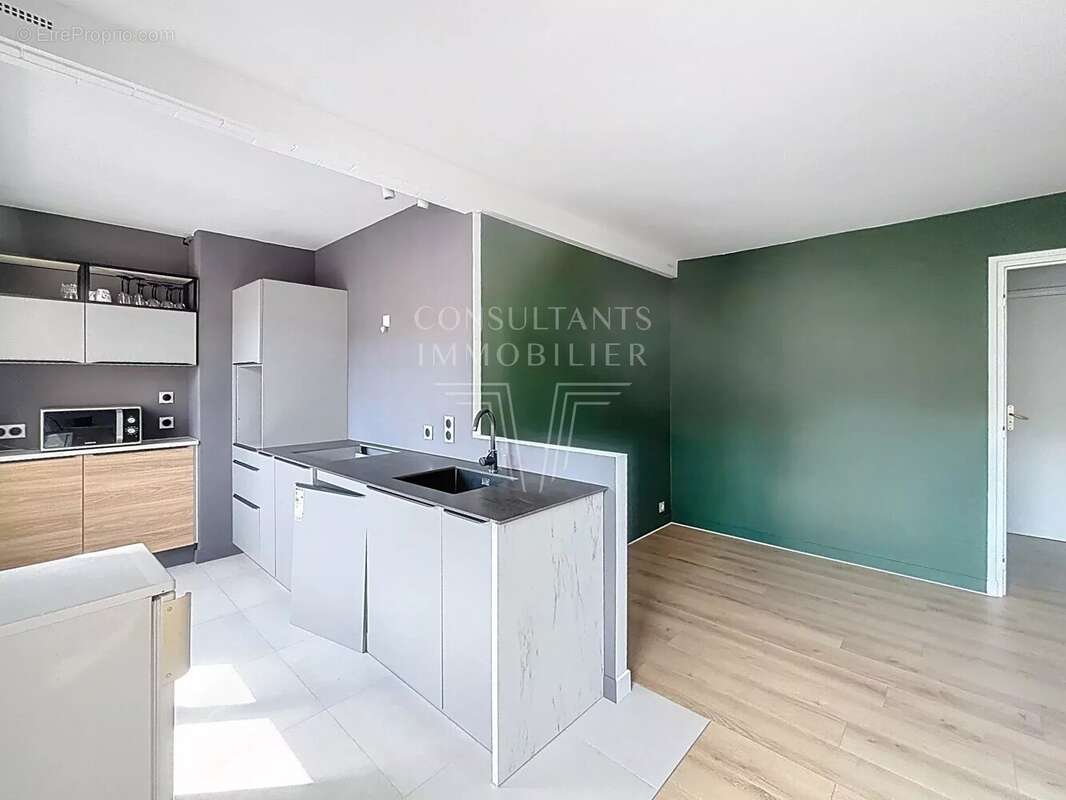 Appartement à NEUILLY-SUR-SEINE