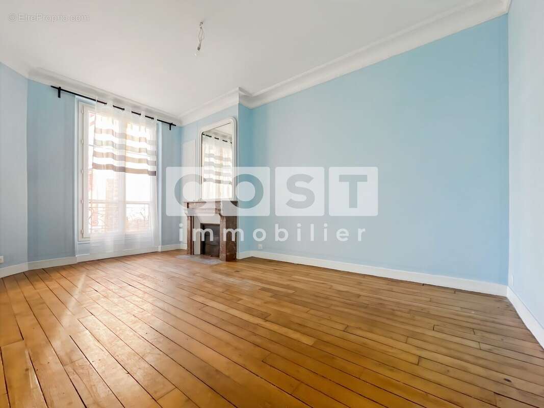 Appartement à COURBEVOIE