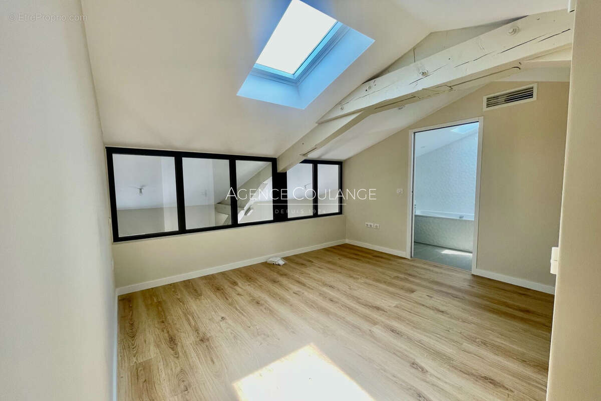 Appartement à MARSEILLE-6E