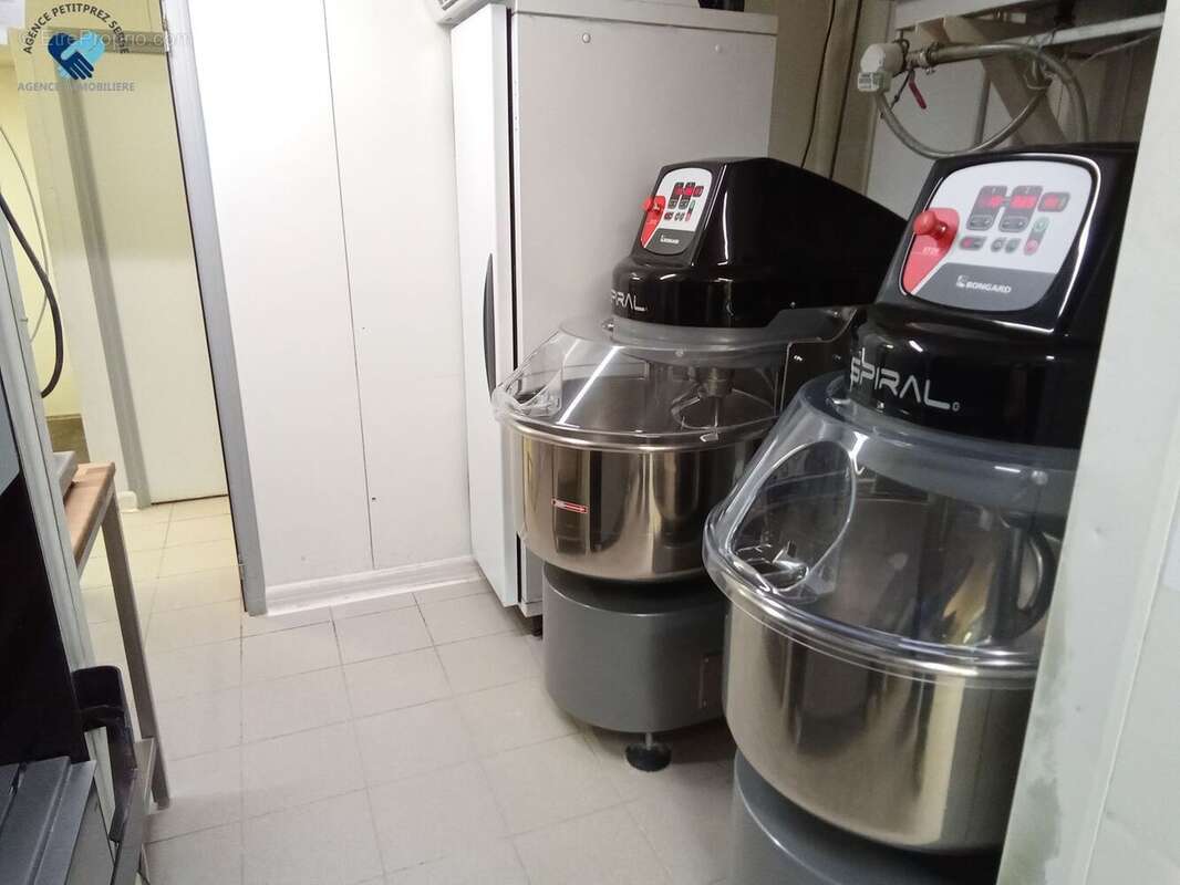 Commerce à LORP-SENTARAILLE