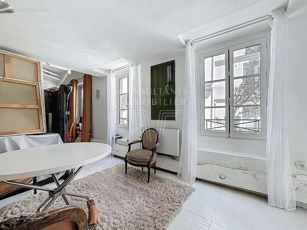 Appartement à PARIS-3E