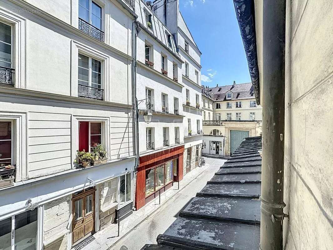 Appartement à PARIS-3E
