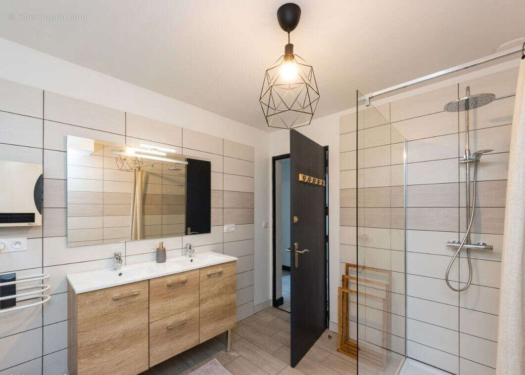  Salle d&#039; eau  - Appartement à CAHORS