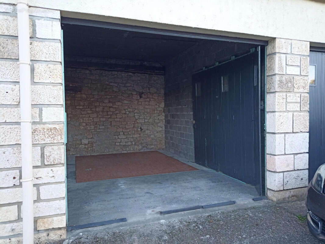 Garage loué  - Appartement à CAHORS