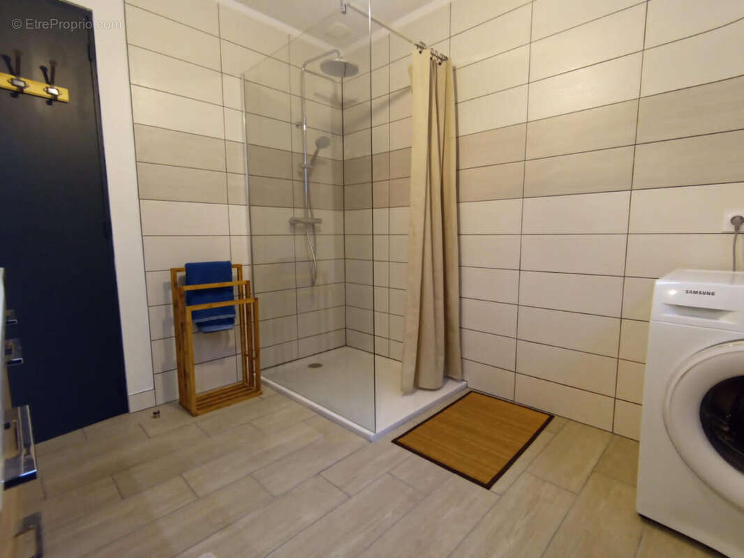 Salle d&#039; eau  - Appartement à CAHORS