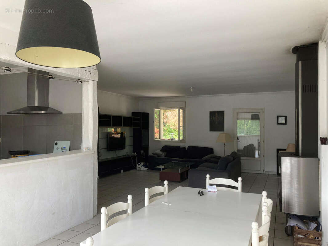 coin repas et séjour - Maison à CAHORS