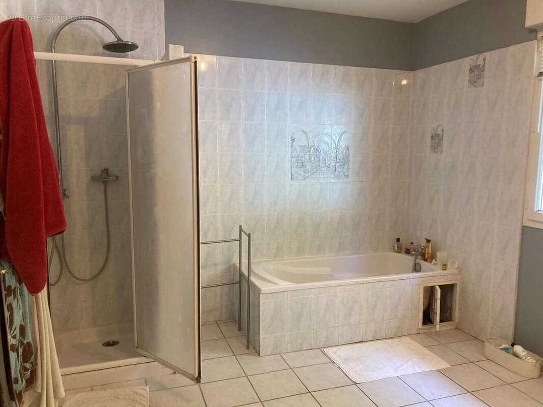 sdb bis etage - Maison à CAHORS