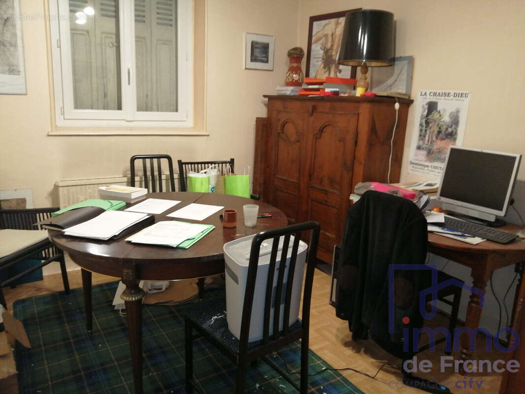 Commerce à VALS-PRES-LE-PUY