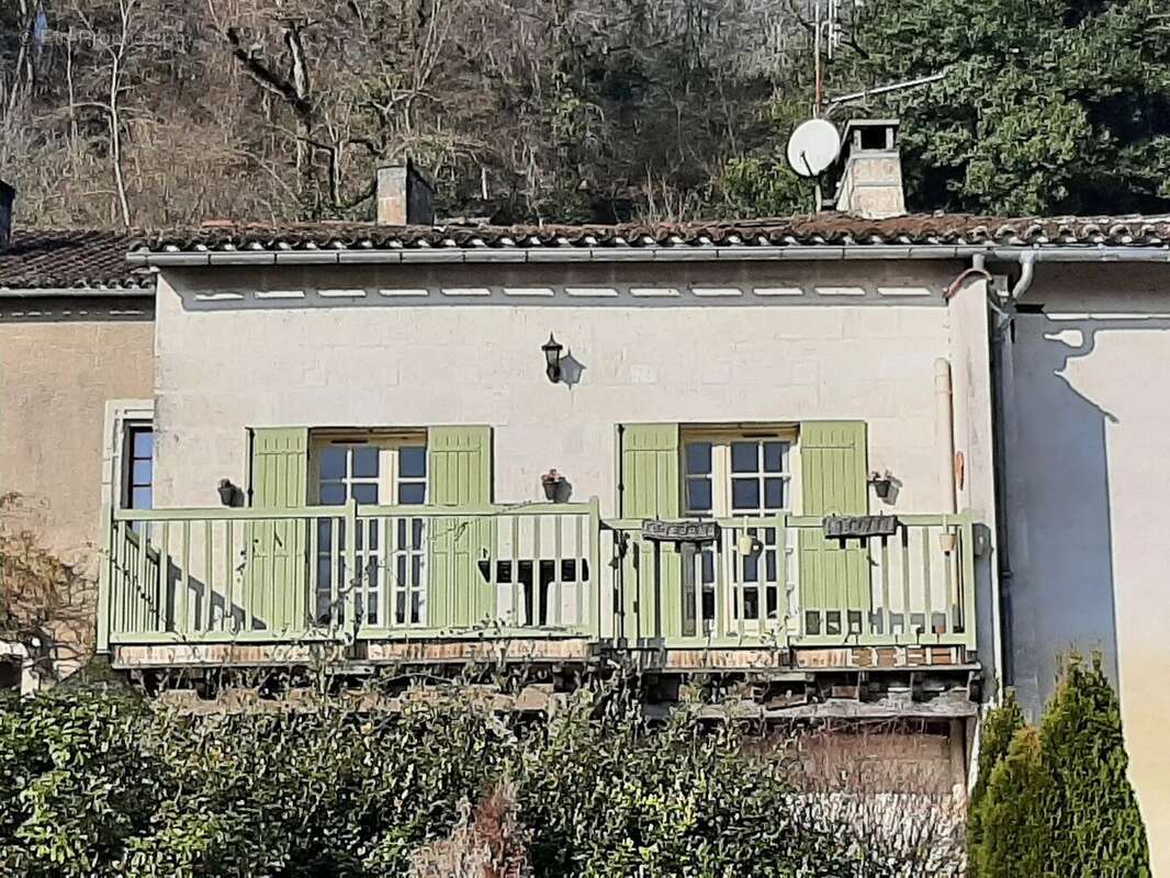 Maison à AUBETERRE-SUR-DRONNE